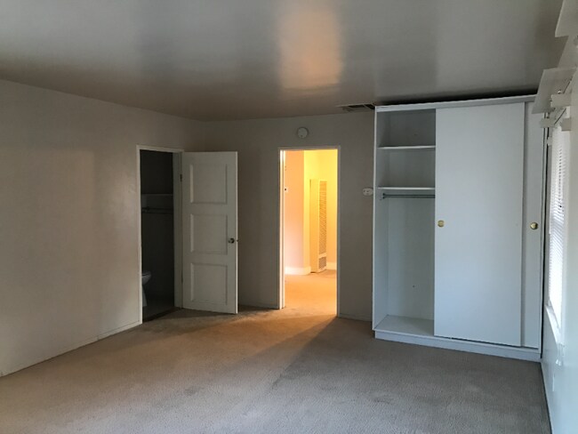 Building Photo - 000 Upland