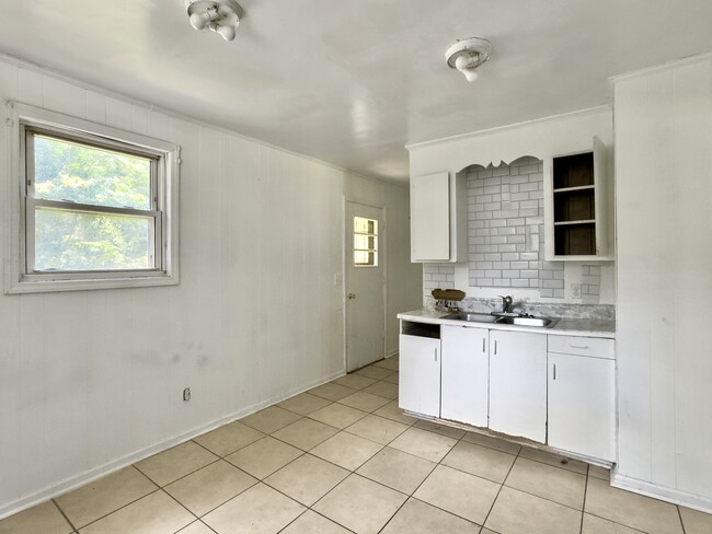 Building Photo - 1137 Carter Rd