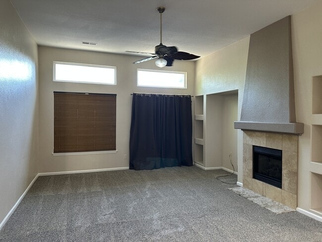 Building Photo - Weston Ranch 4 Bedroom 2.5 Bathroom Home