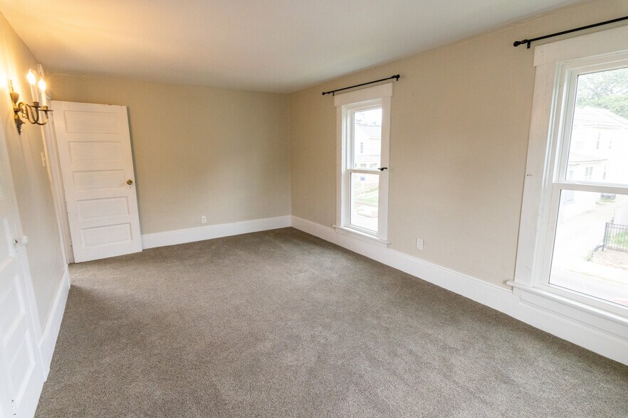 Bedroom 2 (upstairs) - 326 E Maynard Ave