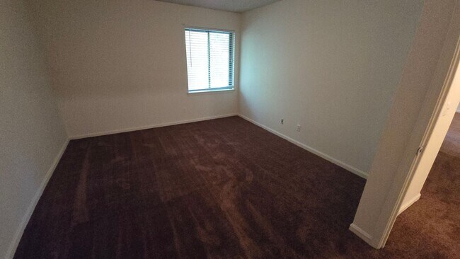 Building Photo - 109 Thornwell Ct