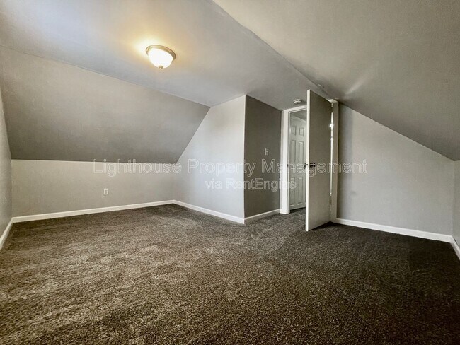 Building Photo - 1011 Quarry Ave NW