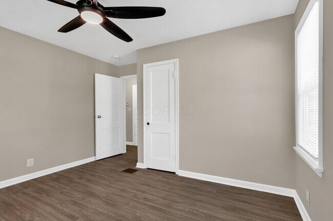 Building Photo - 1059 Lawrence Dr