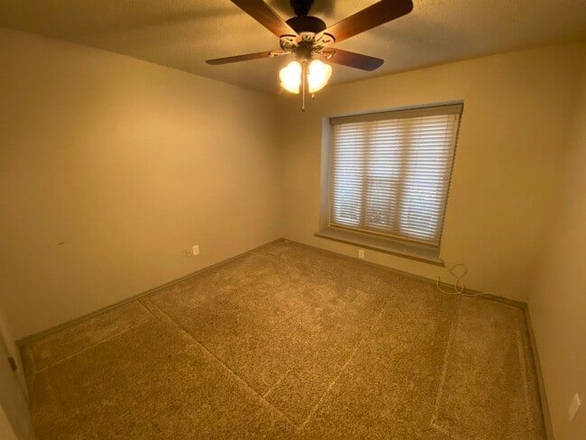 Building Photo - Beautiful Updated 3/2/2 in The Meadows