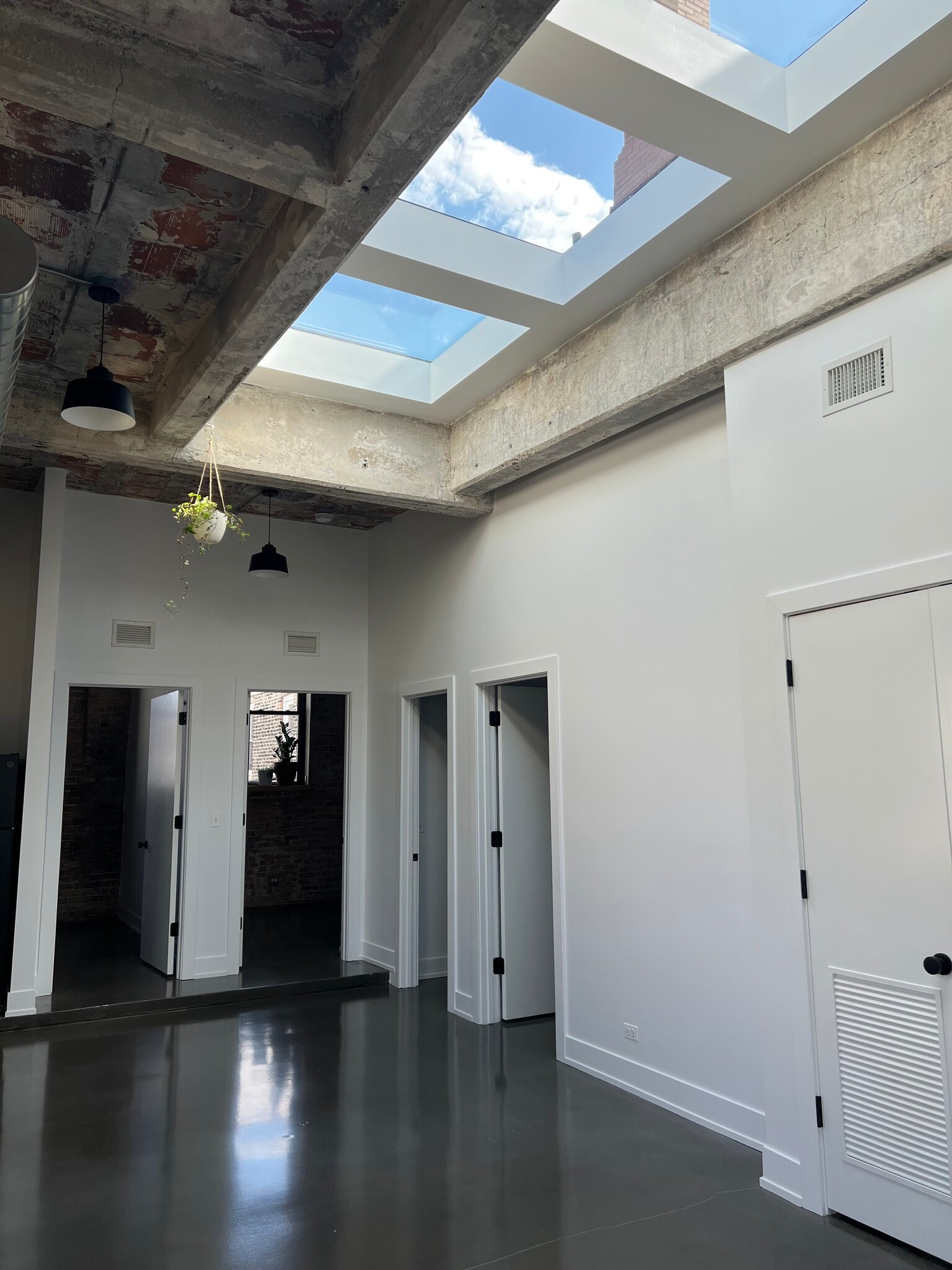Building Photo - 1702 W 19th St