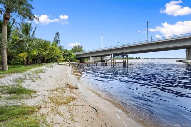Building Photo - 659 SE St Lucie Blvd