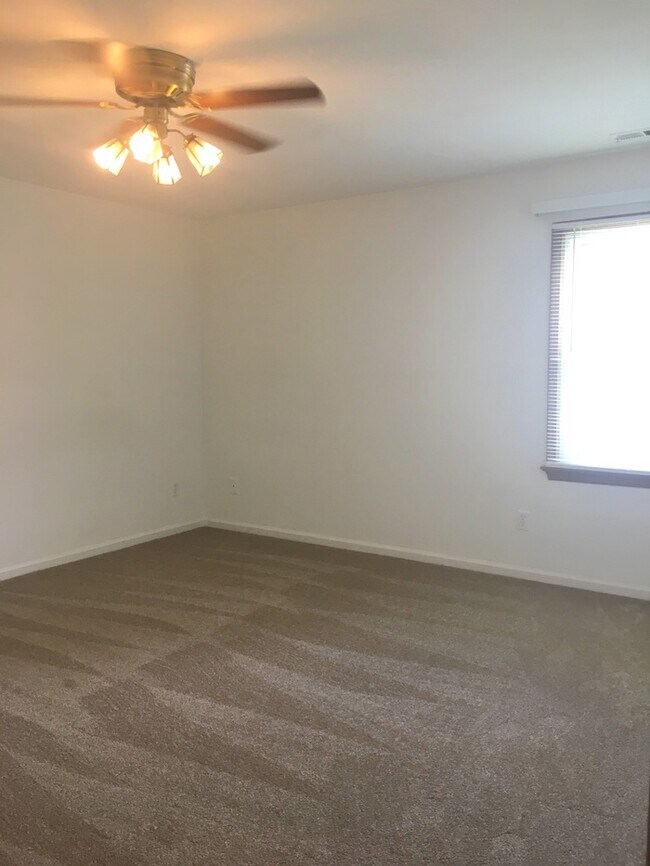 Building Photo - **Beautiful Ranch Home in Etheridge Manor**