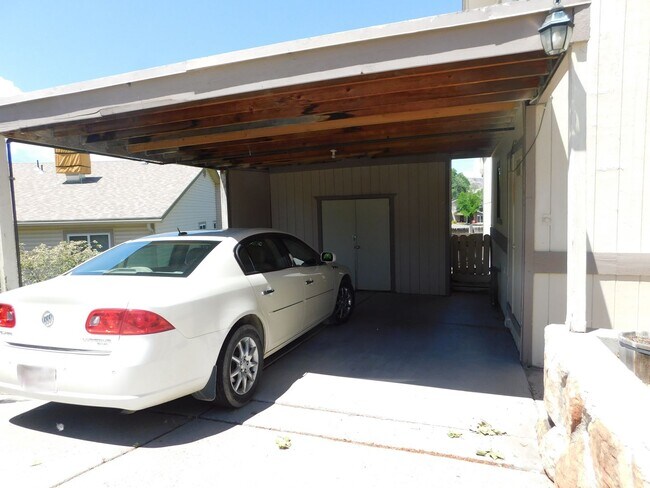 Building Photo - 2422 1/2 Hidden Valley Drive