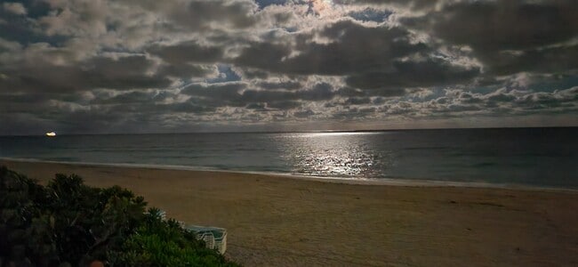 beach - 2501 S Ocean Dr