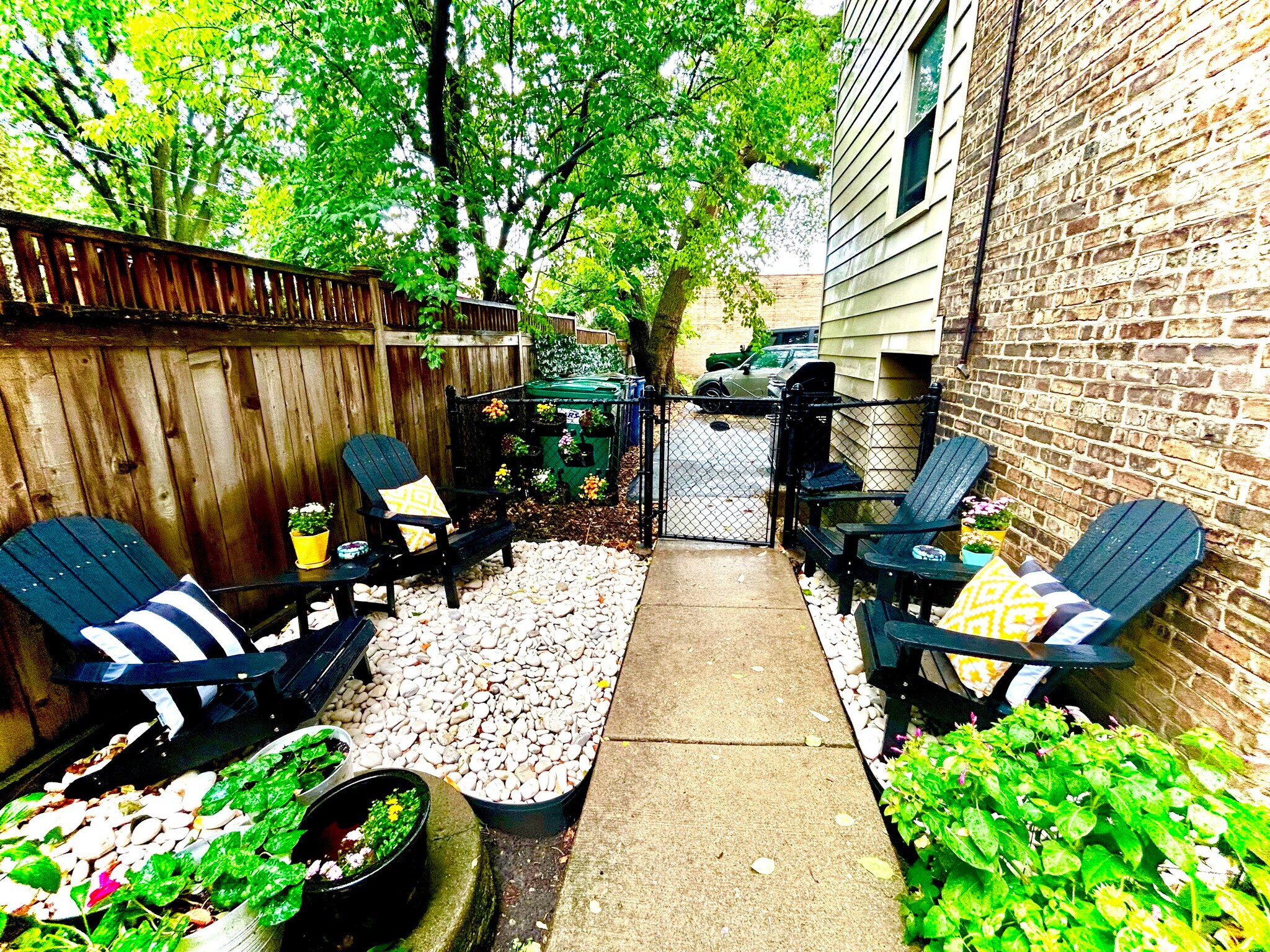 Patio - 425 N Maple Ave