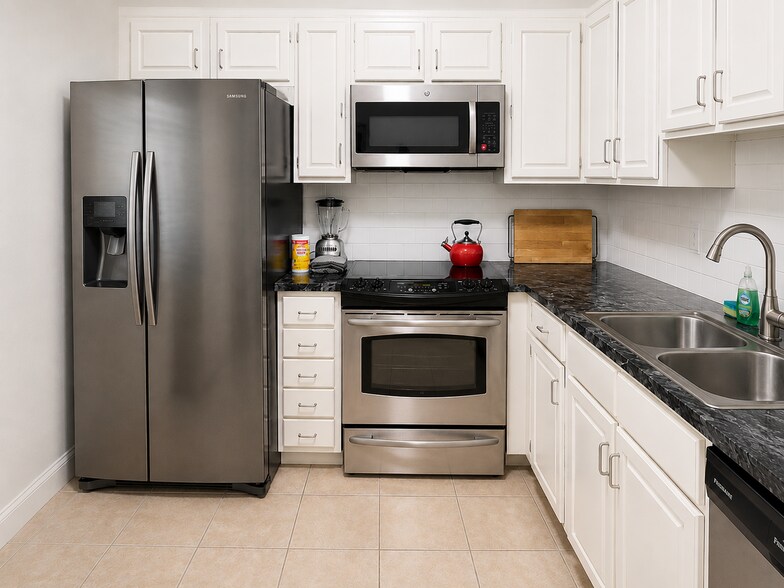 Building Photo - 12726 Spinnaker Ln