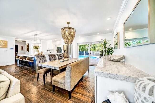 Building Photo - 864 Appleby St