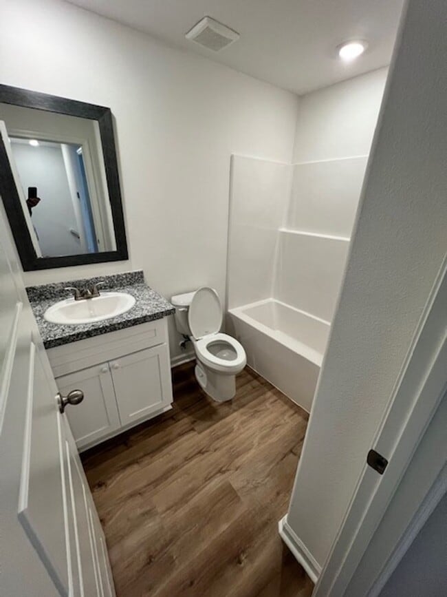 Building Photo - 964 Waterford Ln