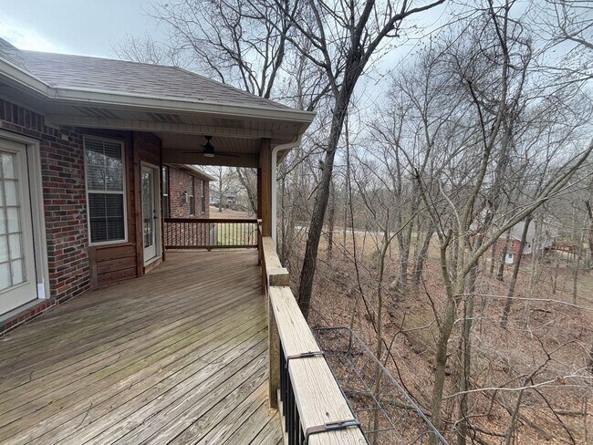 Building Photo - 3 Bedroom, 2 Full Bath, 2-car attached gar...