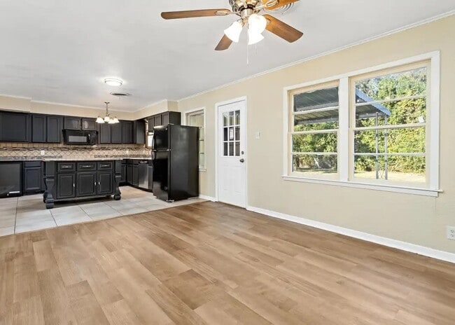 Building Photo - 5470 Spencer Dr