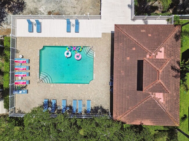 Building Photo - 3174 Bayshore Oaks Dr