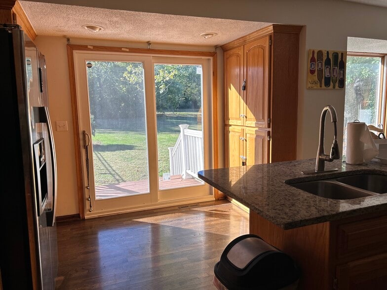 Building Photo - 1205 N Parker St