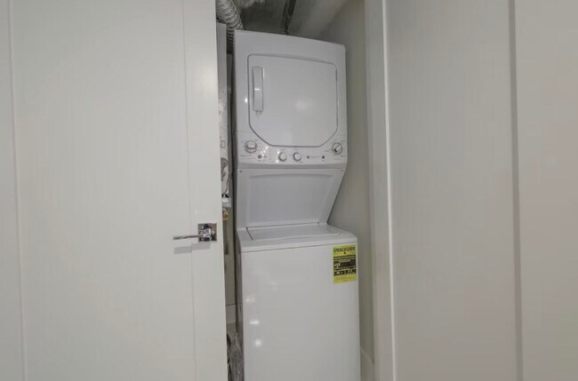 Building Photo - 5600 N Flagler Dr