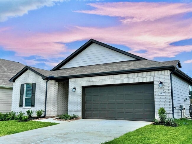 Building Photo - 18227 Dahlia Dale Dr