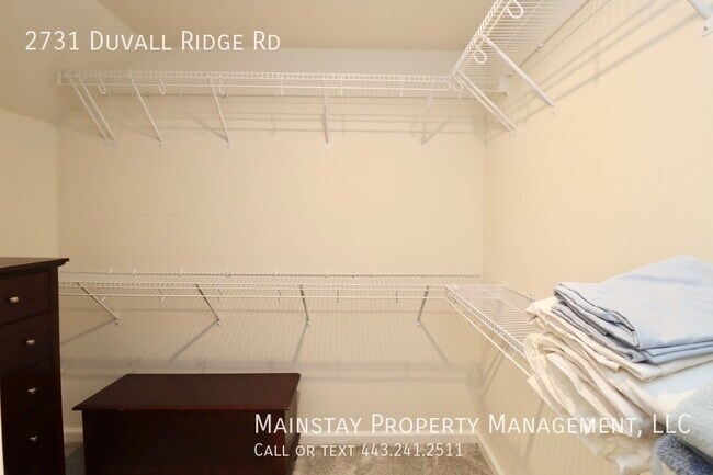 Building Photo - 2 Bedroom Plus DEN End Unit Townhome W Gar...