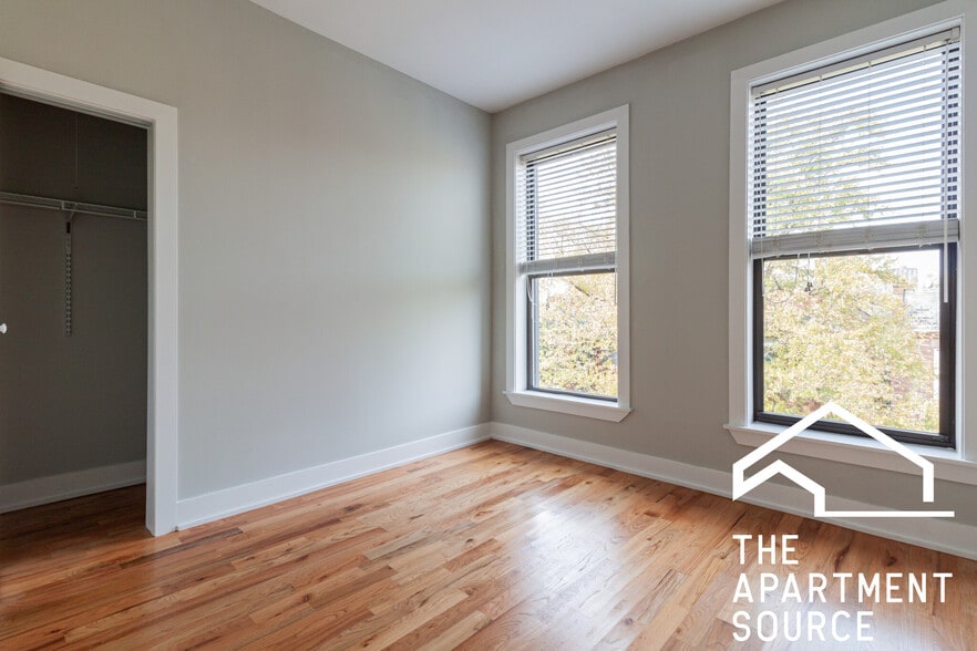 Building Photo - 634 W Oakdale Ave