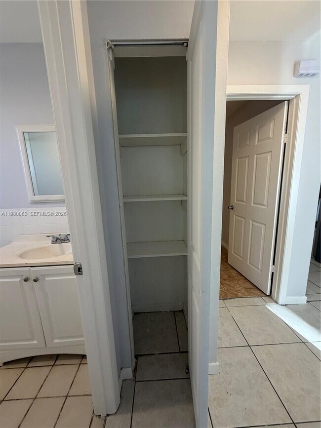 Building Photo - 16920 NE 4th Ct