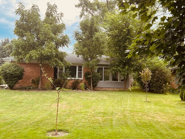Building Photo - 1725 N Happ Rd