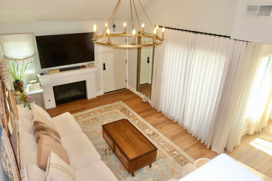 Building Photo - 919 Via Colinas