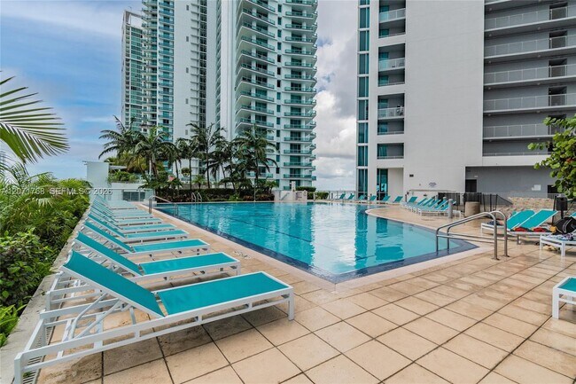 Building Photo - 888 Biscayne Blvd
