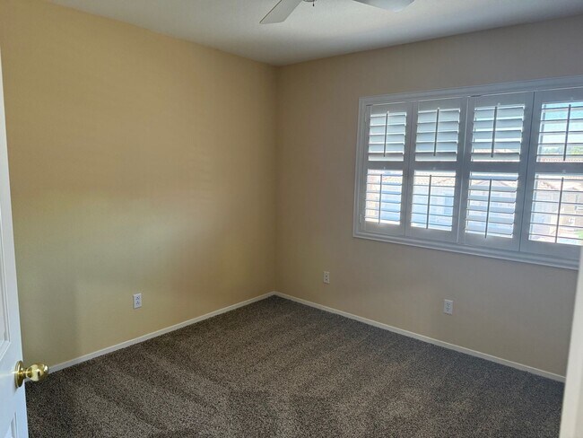 Building Photo - Beautiful Home with Pool near Tropicana and Buffalo