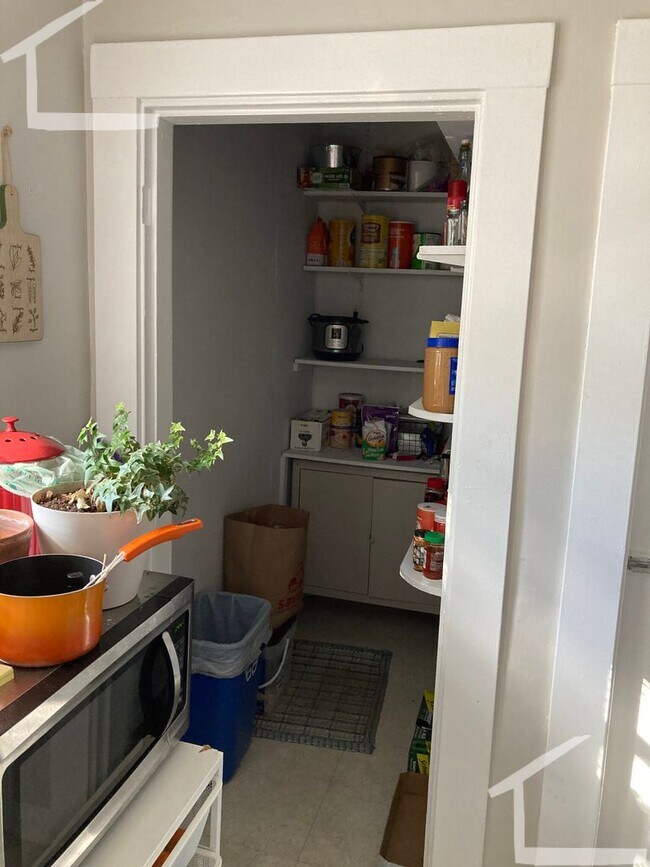 Building Photo - Nice 2 bed in JP