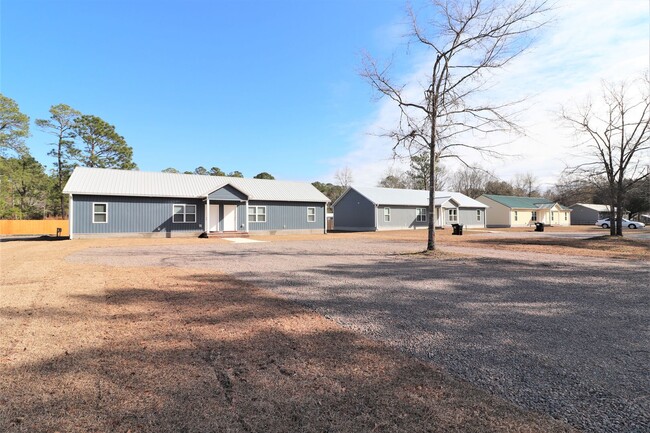 Building Photo - 130 Summerlin Ln