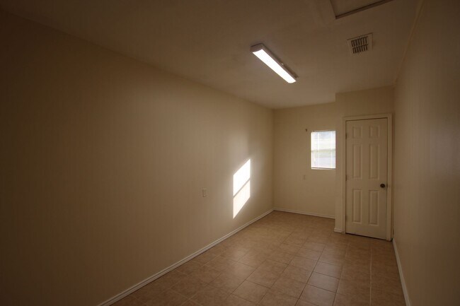 Building Photo - Coming Soon: 4 Bedroom 2 Bath home in Tyler!