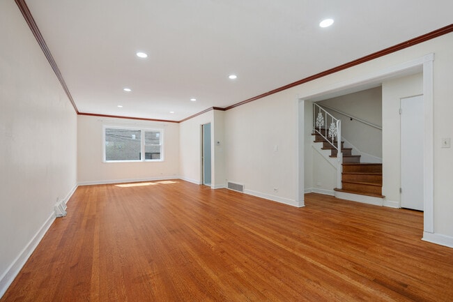 Building Photo - 7248 N Ridge Blvd