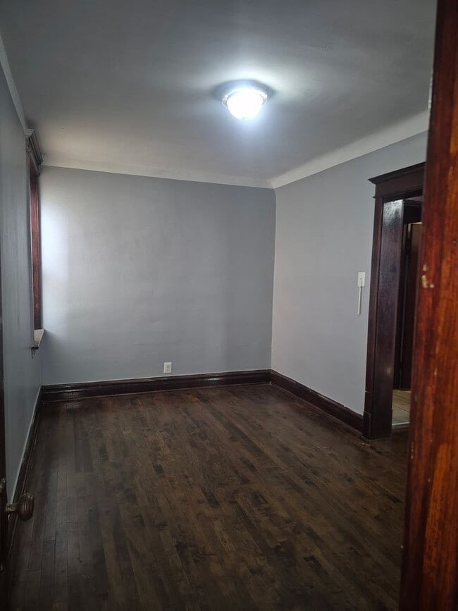 Building Photo - 2813 S Lawndale Ave