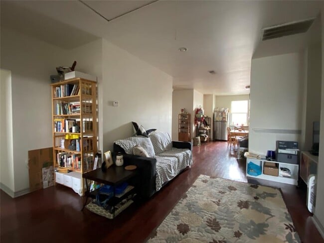 Building Photo - 615 W N Loop Blvd