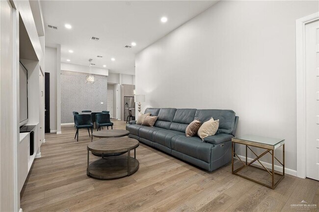 Building Photo - 5009 Sonora Ave W