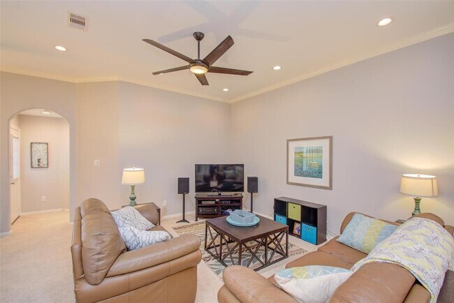 Building Photo - 15950 Cottage Ivy Cir