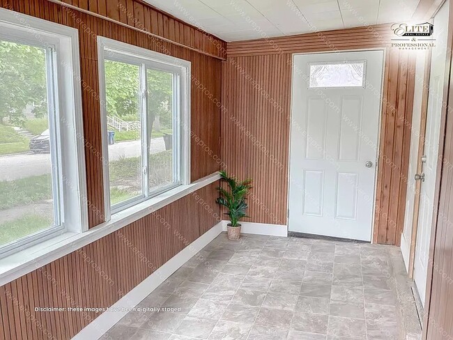 Building Photo - Charming Pet-Friendly 2BR Home with Fenced Yard & Modern Amenities in Flint!