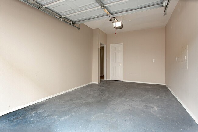 Building Photo - 4713 Virginia Ave
