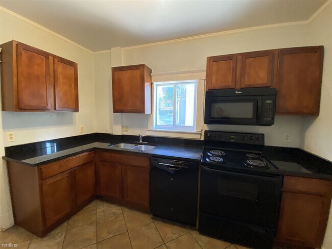Building Photo - 7 br, 3 bath House - 524 Walnut St 524 Walnut