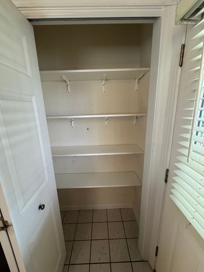 Building Photo - Charming Updated Townhouse in Bristol, VA