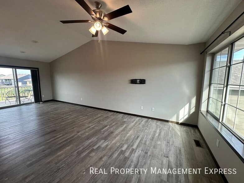 Building Photo - 4 Bedroom 3 Bathroom Home for Rent