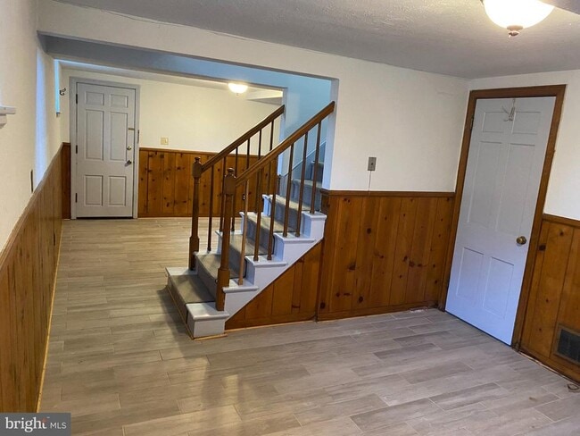 Building Photo - 716 N Overlook Dr