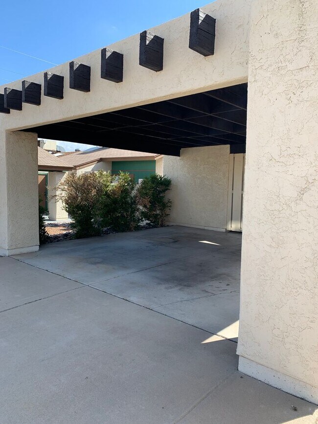 Building Photo - 3 bedroom 2 bath