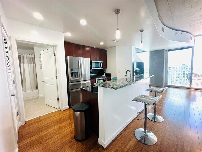 Building Photo - 777 N Ashley Dr