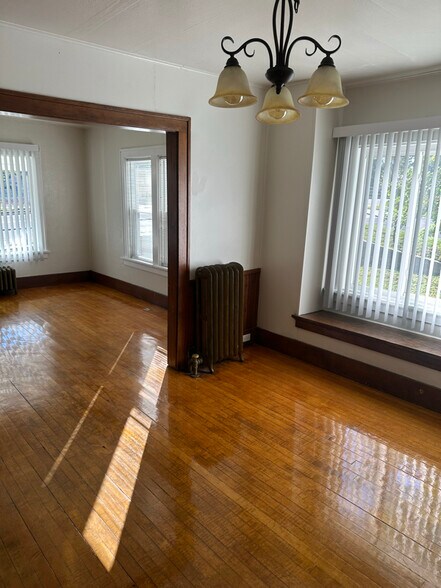 Building Photo - 906 Prospect Ave