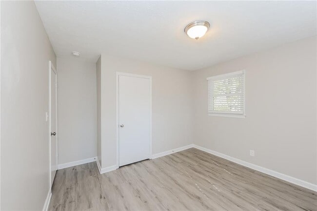 Building Photo - 609 Evergreen Dr