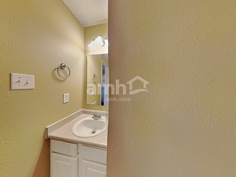 Building Photo - 14421 Refreshing Garden Ln