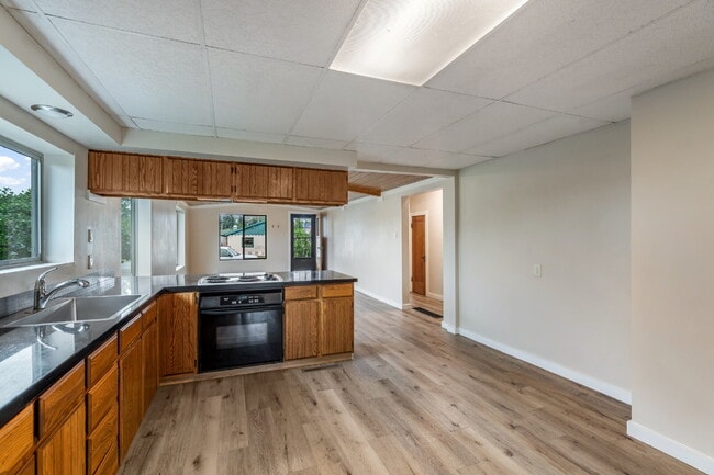 Building Photo - Gallatin Gateway Rental Just Steps from the River